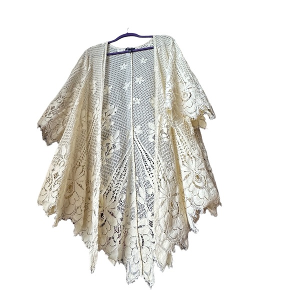 NWOT Torrid Scalloped Lace Muted Yellow / Cream Romantic and Airy Kimono Siz 1/2 - Picture 2 of 10